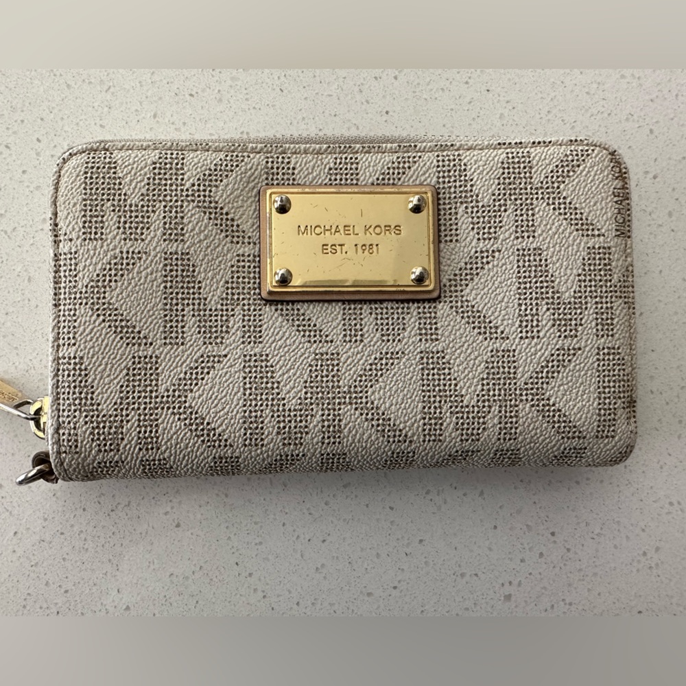 MICHAEL KORS WALLET 6 1/2” x 4”